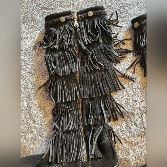 Minnetonka Tall 5 Layer Fringe Boots - Picture 7 of 7